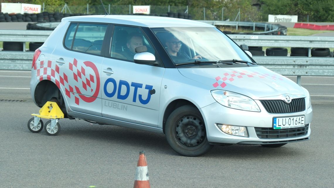 Senior za kierownicą może jeździć bezpiecznie. WORD zaprasza na bezpłatne szkolenia Senior za kierownicą może jeździć bezpiecznie. WORD zaprasza na bezpłatne szkolenia