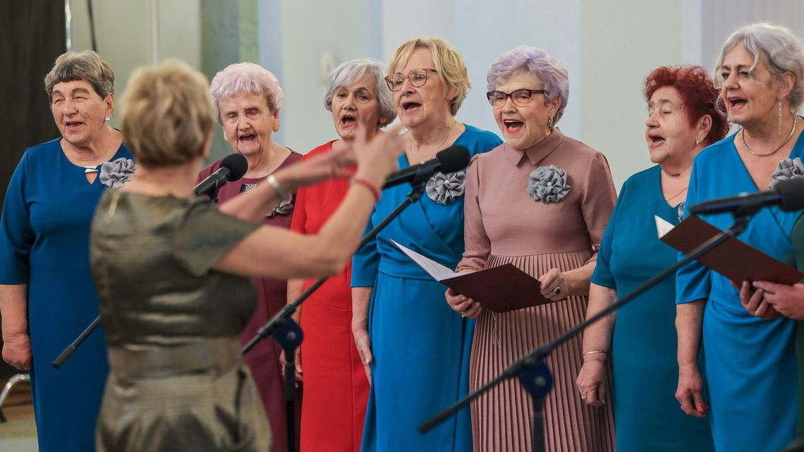 Seniorki z Krasnegostawu śpiewały w Pałacu Prezydenckim. Publiczność była zachwycona Seniorki z Krasnegostawu śpiewały w Pałacu Prezydenckim. Publiczność była zachwycona