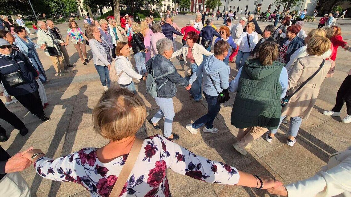 Seniorzy roztańczyli Lublin – potańcówka na Placu Litewskim Seniorzy roztańczyli Lublin – potańcówka na Placu Litewskim