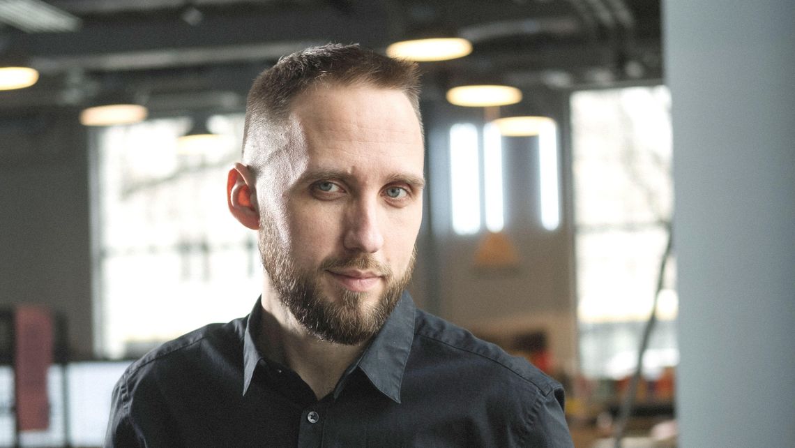 "Serce” ma boleć. Rozmowa z pisarzem Bartoszem Szczygielskim