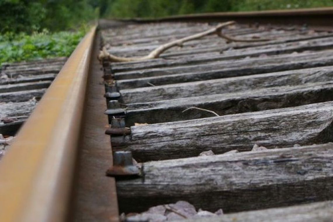 Serebrzyszcze: Pociąg potrącił kobietę. Leżała na torach