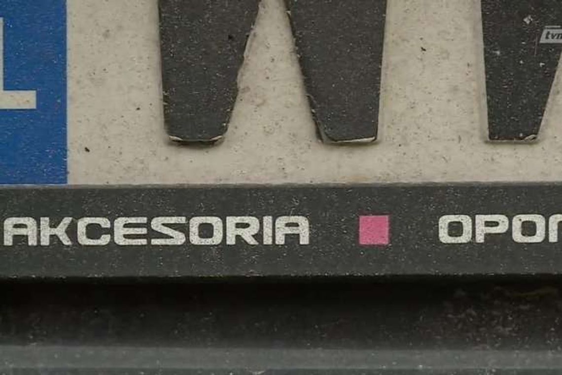 Serwisy podmieniają ramki na tablice rejestracyjne. Czy to zgodne z prawem? Serwisy podmieniają ramki na tablice rejestracyjne. Czy to zgodne z prawem?