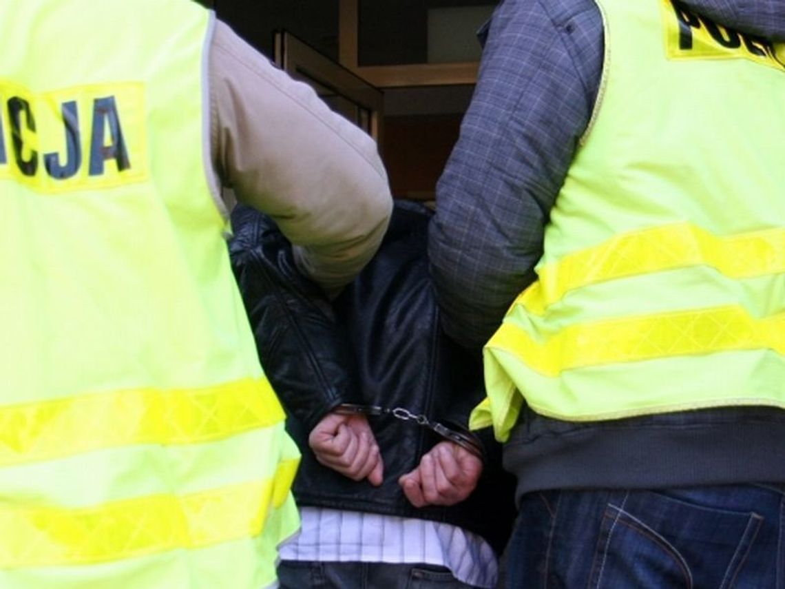 Seryjny włamywacz wpadł, gdy ukradł z kiosku gazetę za 99 gr Seryjny włamywacz wpadł, gdy ukradł z kiosku gazetę za 99 gr