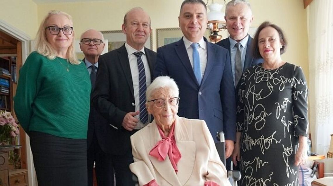 Setne urodziny zasłużonej profesor puławskiego PIWet-u Setne urodziny zasłużonej profesor puławskiego PIWet-u