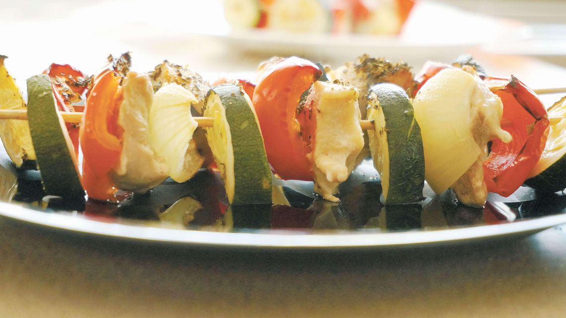 Sezon na grila. Jak przygotować pyszne szaszłyki? [przepisy]