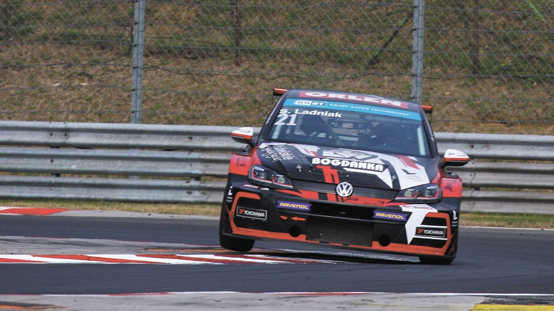 Sezon na plus. Rozmowa z Szymonem Ładniakiem, kierowcą wyścigowym z Lublina