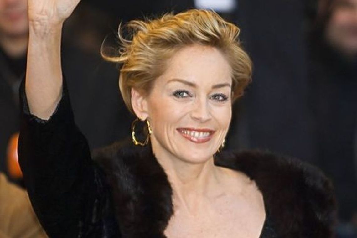 Sharon Stone błyszczy na zjeździe noblistów (wideo)