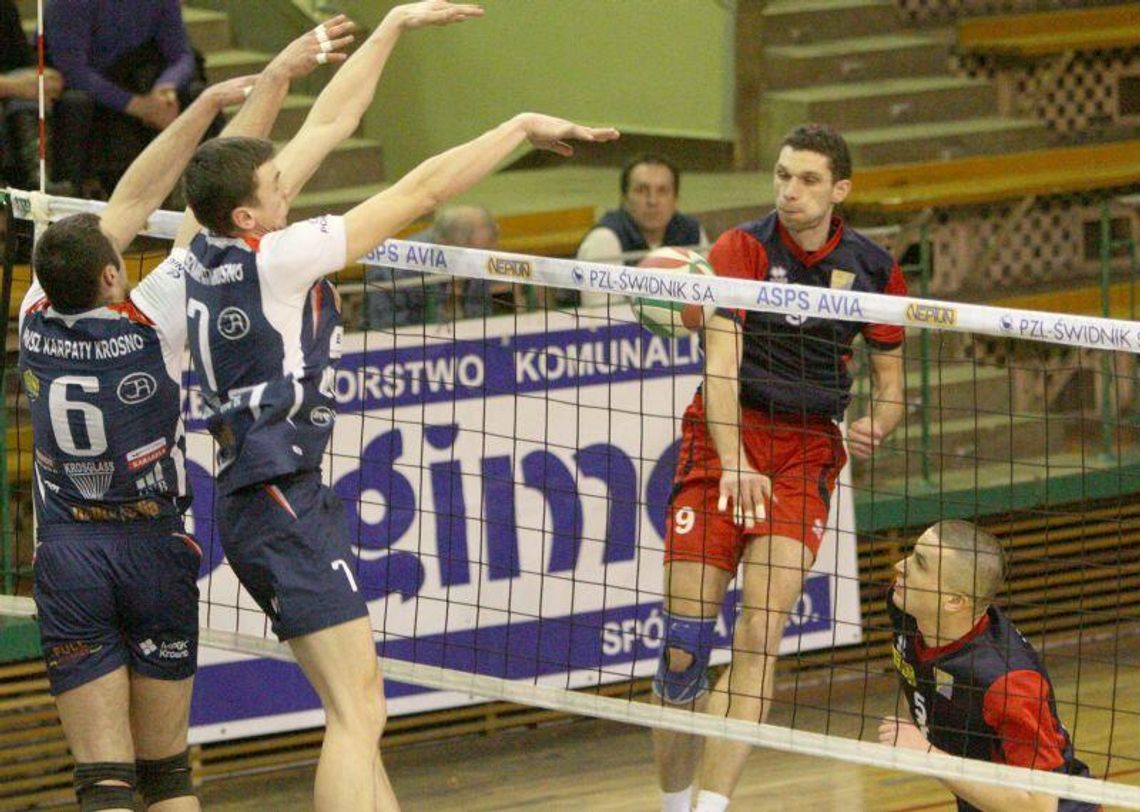 Siatkarze Avii i Politechniki muszą dwukrotnie wygrać na swoim parkiecie