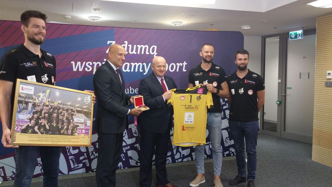 Siatkarze LUK Politechniki Lublin gościli u marszałka województwa lubelskiego