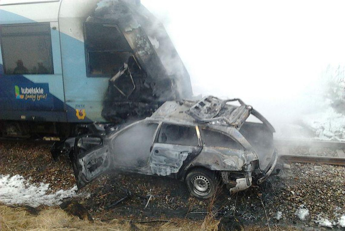 Siedliska: Szynobus wjechał w mercedesa zostawionego na torach