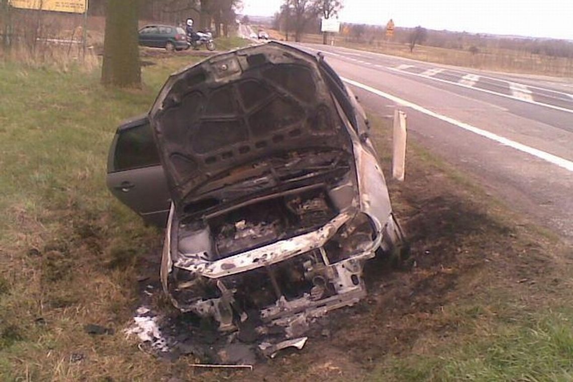 Sielce: Łada kierowana przez pijanego Ukraińca stanęła w ogniu