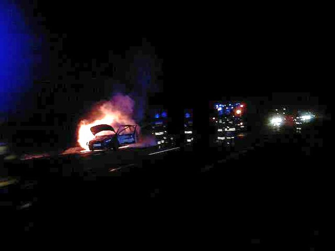 Sielce: Na drodze K-17 zapalił się samochód (zdjęcia)