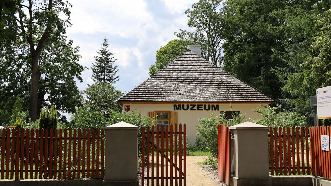 Sienkiewicza jeszcze więcej. Są pieniądze na odbudowę dworu 