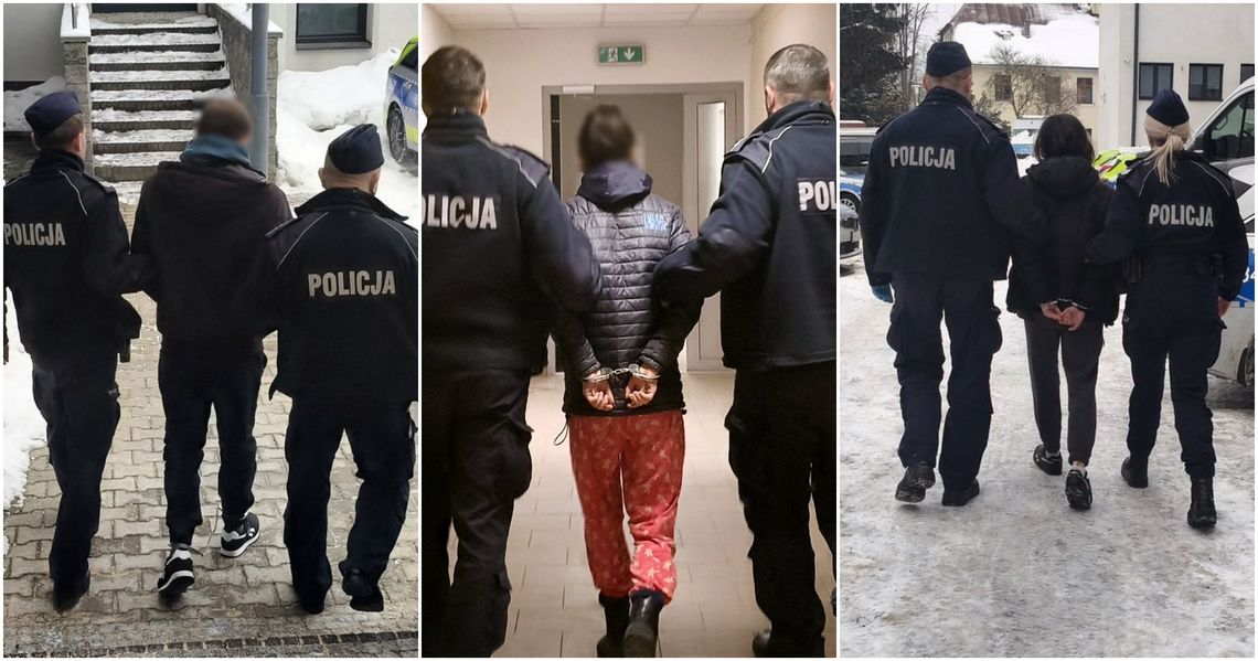 Policjanci prowadzą zakutych w kajdanki zatrzymanych w sprawie ataku na seniorkę