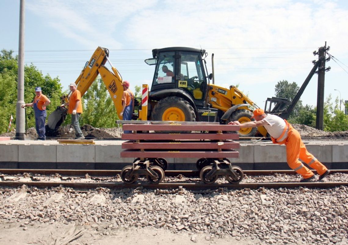 Skandal. Kolej remontuje tory, żeby je zamykać?