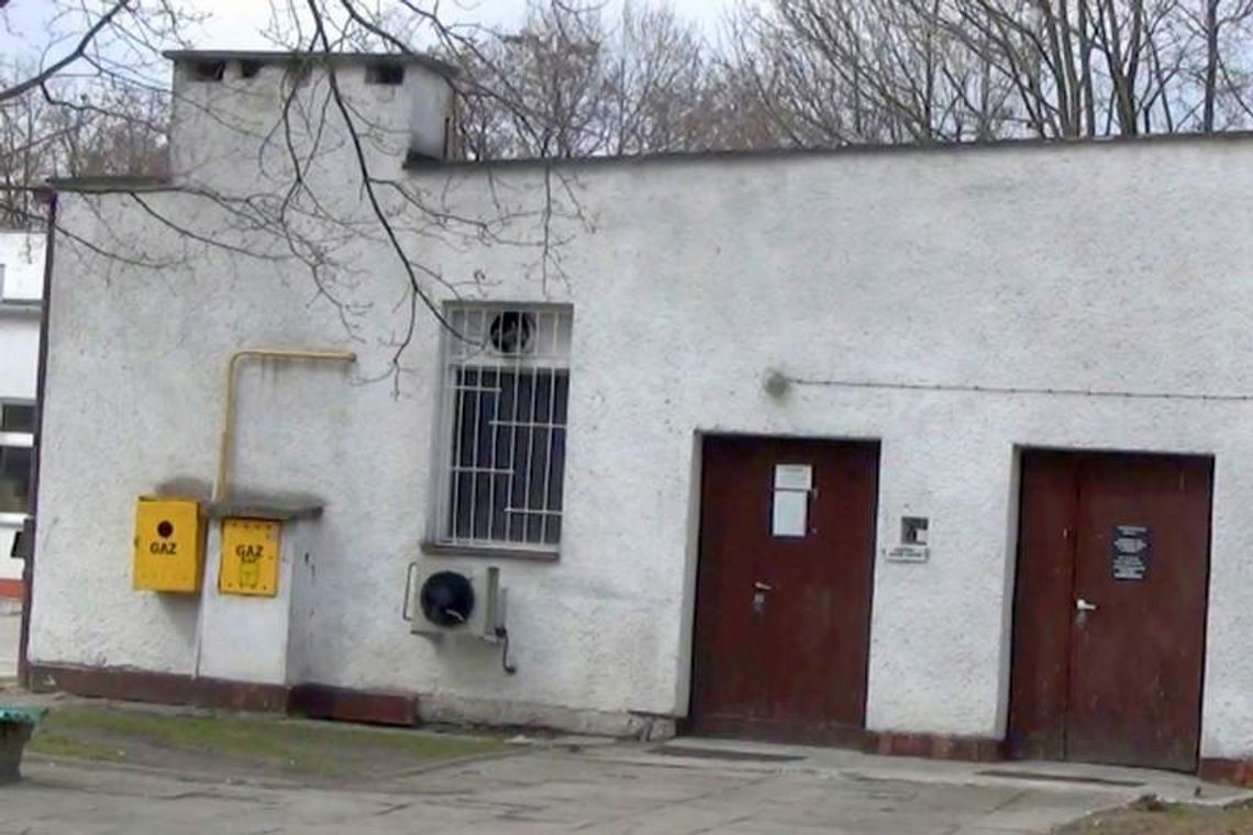 Skandal w kostnicy przy szpitalu? \"Przeżyłem szok! Upchnęli 17 ciał. Niektóre na podłodze\"