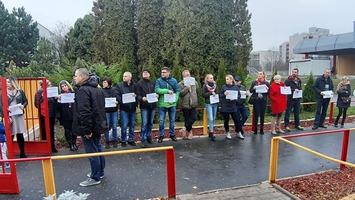 Skargi, kontrole i hejt. Co się dzieje w zamojskiej "czwórce"