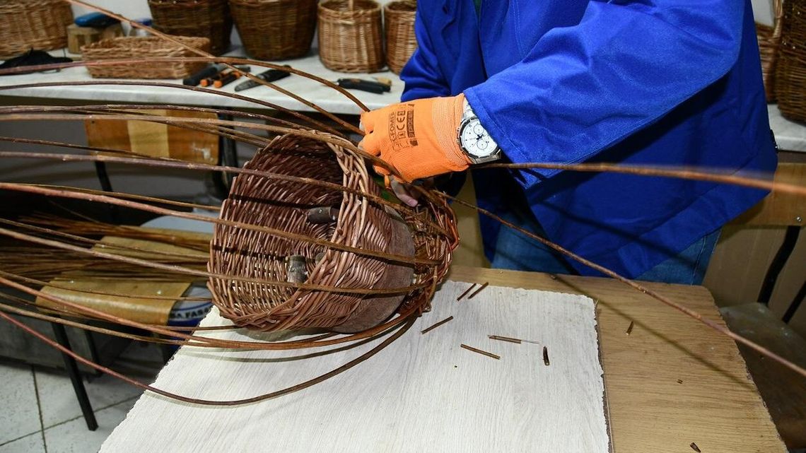 Skazani majstrowali domki, wili gniazda ptakom