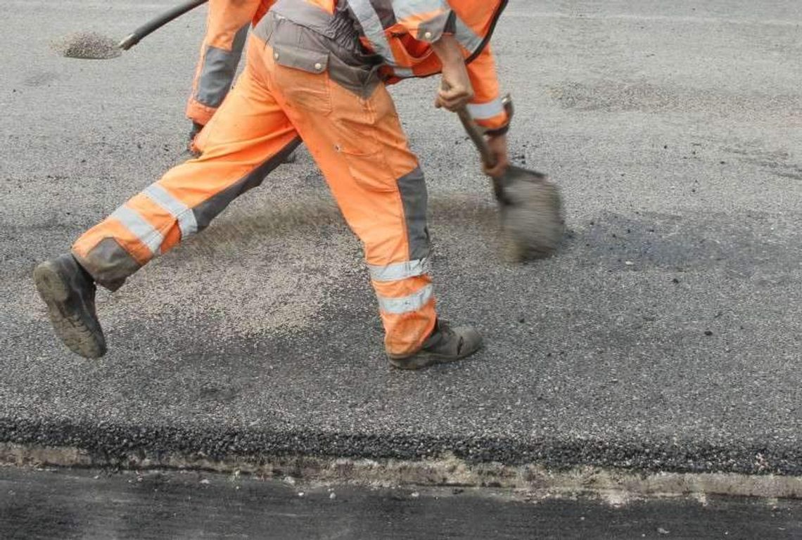 Składka na dziurawą drogę w pow. łęczyńskim