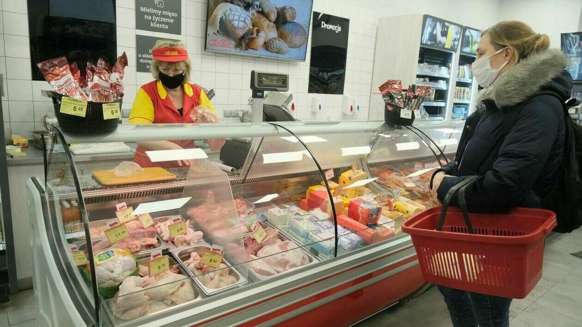 Sklepikarze, którzy nie obniżą cen w strachu. "Boję się, że któryś z klientów doniesie"