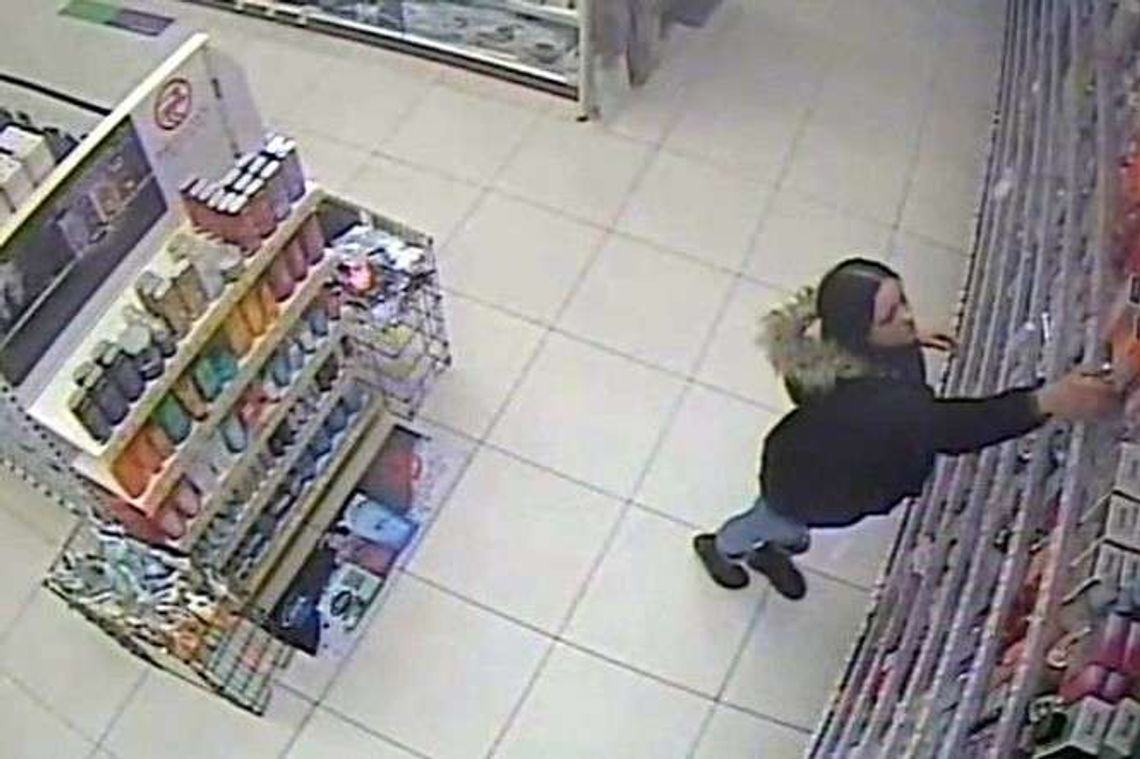 Sklepowy monitoring nagrał złodziei perfum (wideo) Sklepowy monitoring nagrał złodziei perfum (wideo)