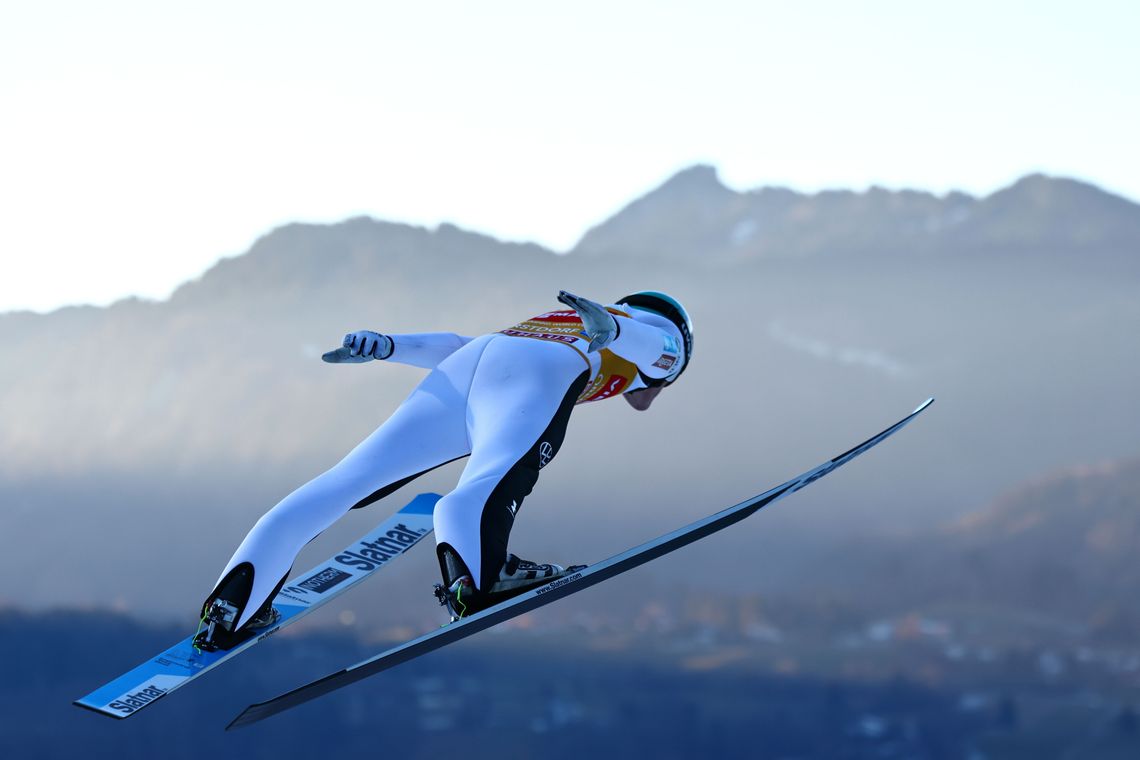 Skoki narciarskie. Piątka Polaków powalczy w 74. Turnieju Czterech Skoczni