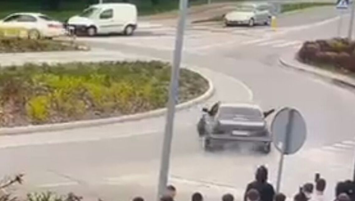 Skończyli szkołę i driftowali na rondzie. Ile ich to kosztowało?