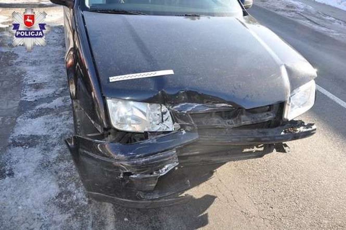 Skręcał na parking, uderzył w auto. 35-latka w szpitalu