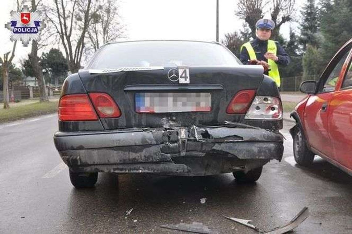 Skręcał w lewo, kierowca opla nie wyhamował. Jedna osoba ranna 