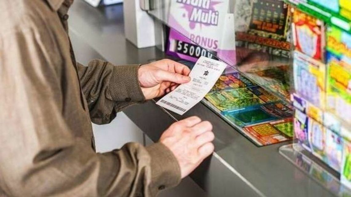 Skreślił sześć szczęśliwych liczb i będzie dostawał co miesiąc dodatkową pensję. Przez 20 lat