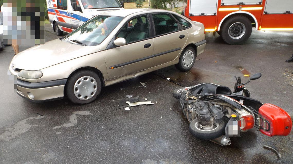 Skrobów: 19-latka w renault wymusiła pierwszeństwo na 19-latce na skuterze