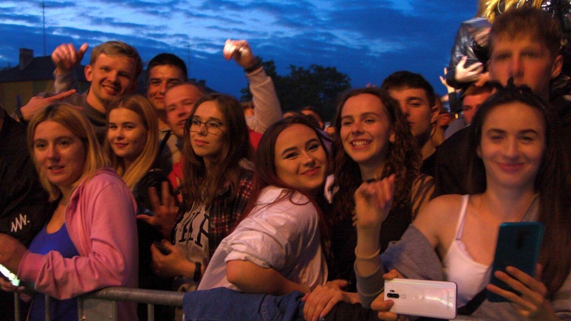 Skrzydlate Juwenalia 2022. 7 tys. osób bawiło się w Dęblinie przy muzyce m.in. Smolastego i happysad [zdjęcia]