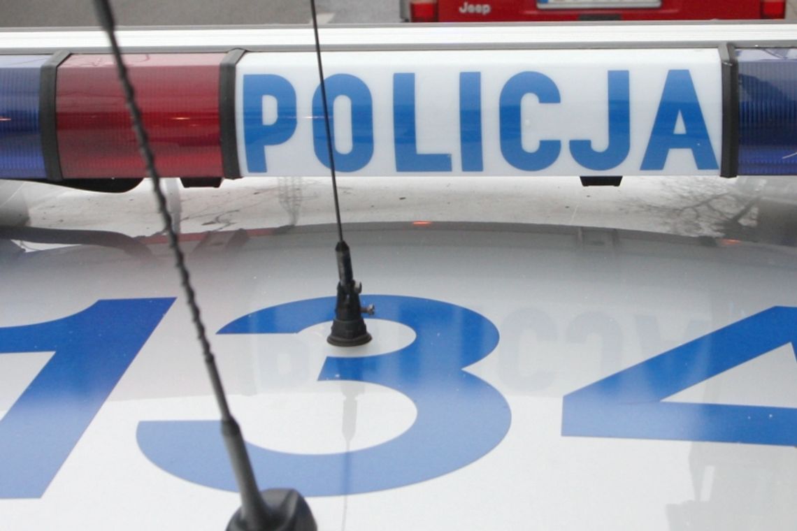 Skrzynice: Opel dachował. Dwie osoby w szpitalu