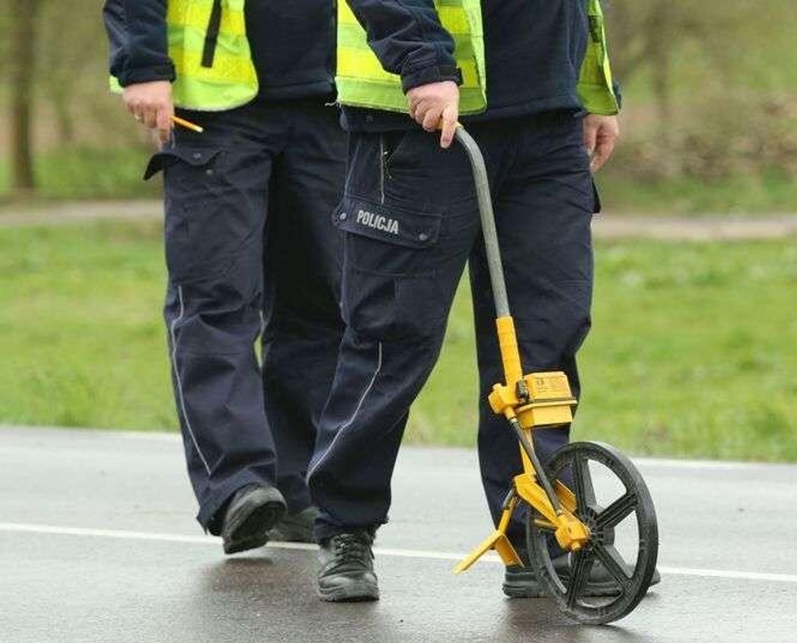 Skuter najechał na tył samochodu. Utrudnienia na DK 19