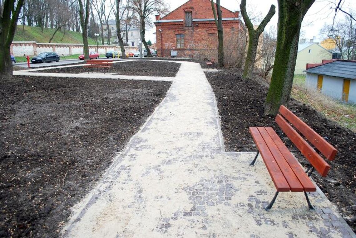 Skwer przy szkole muzycznej gotowy