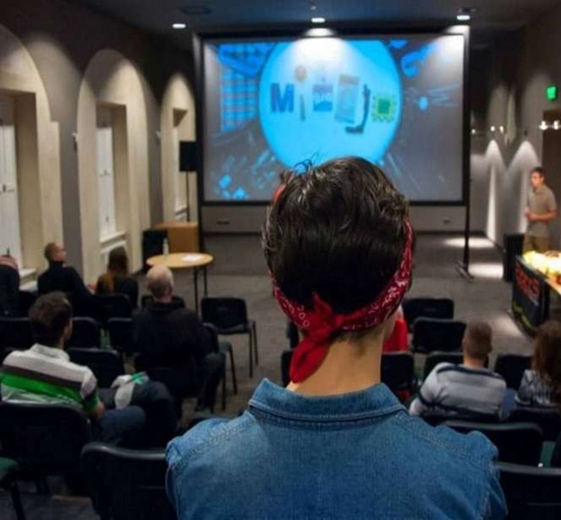 Slackline Movie Night w Centrum Kultury Slackline Movie Night w Centrum Kultury