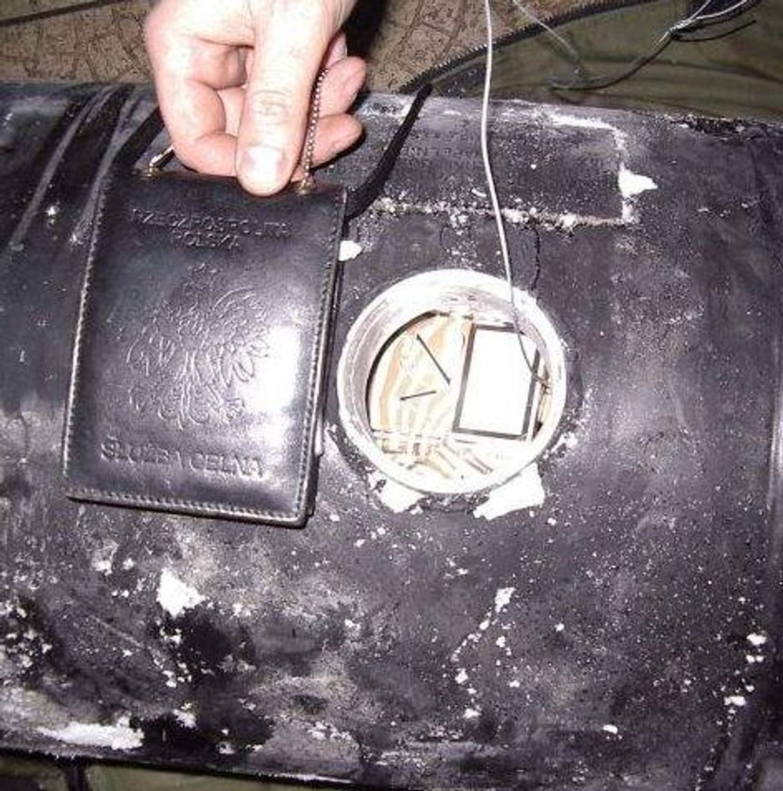 Sławatycze nad Bugiem: 556 paczek papierosów w butli gazowej