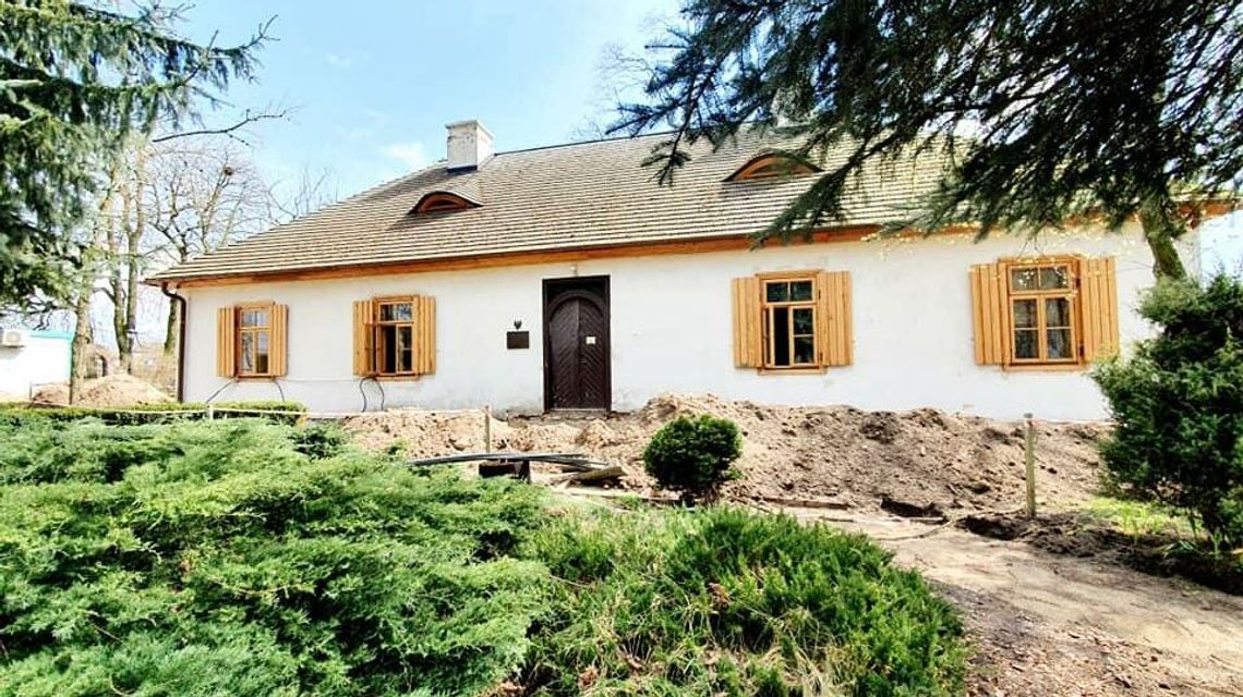 Ślimaczy się remont muzeum Henryka Sienkiewicza. Będą kary