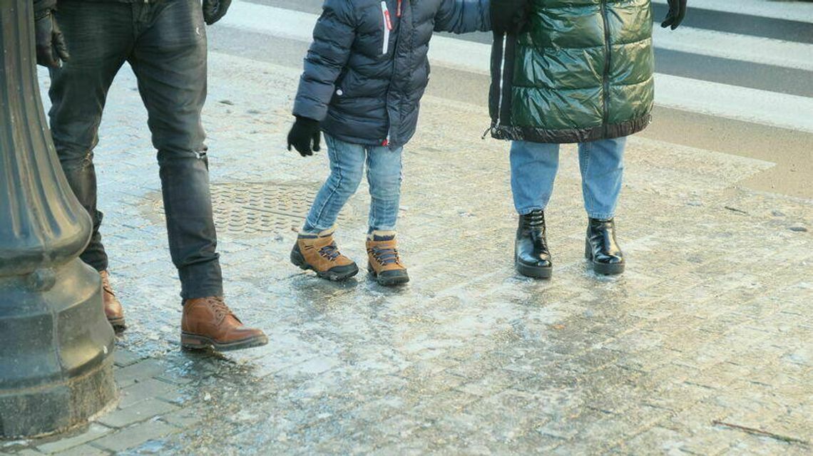 Ślisko, mokro i podwyższone stany ostrzegawcze. IMGW ostrzega Ślisko, mokro i podwyższone stany ostrzegawcze. IMGW ostrzega