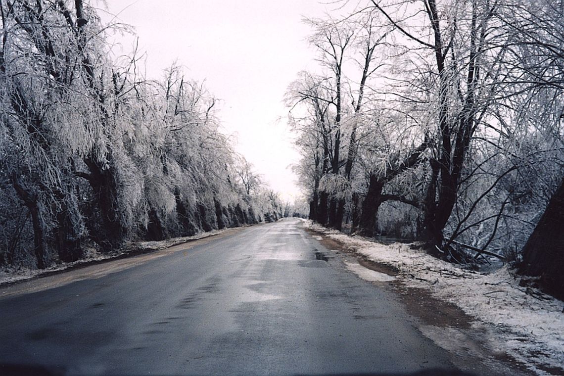 Ślisko na drogach i chodnikach