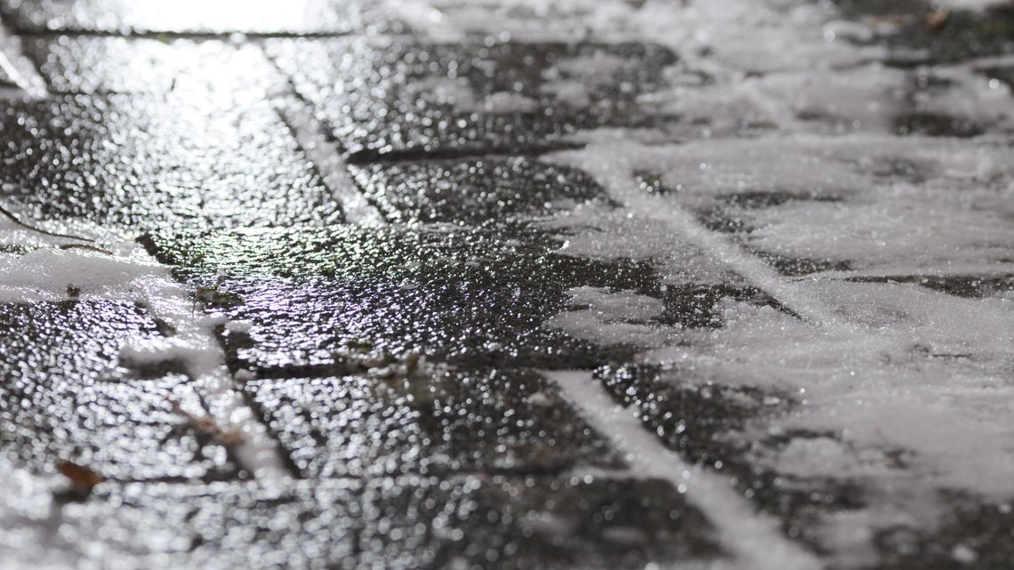Ślisko na drogach. Ostrzeżenie IMGW