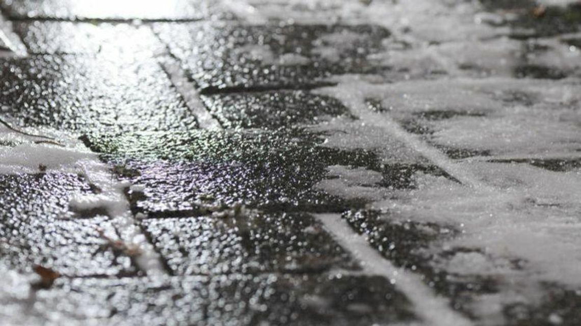 Ślisko na ulicach i na chodnikach. Ostrzeżenie meteorologiczne dla woj. lubelskiego