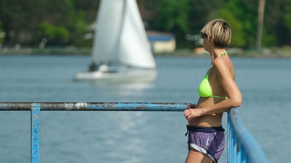 Słoneczna niedziela nad Zalewem Zemborzyckim. Jutro gorąco, ale szykuje się zmiana pogody