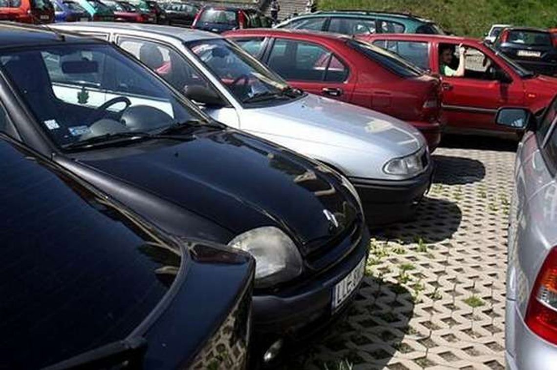 Słoneczny Dom: Deweloper chce zbudować mniej miejsc parkingowych