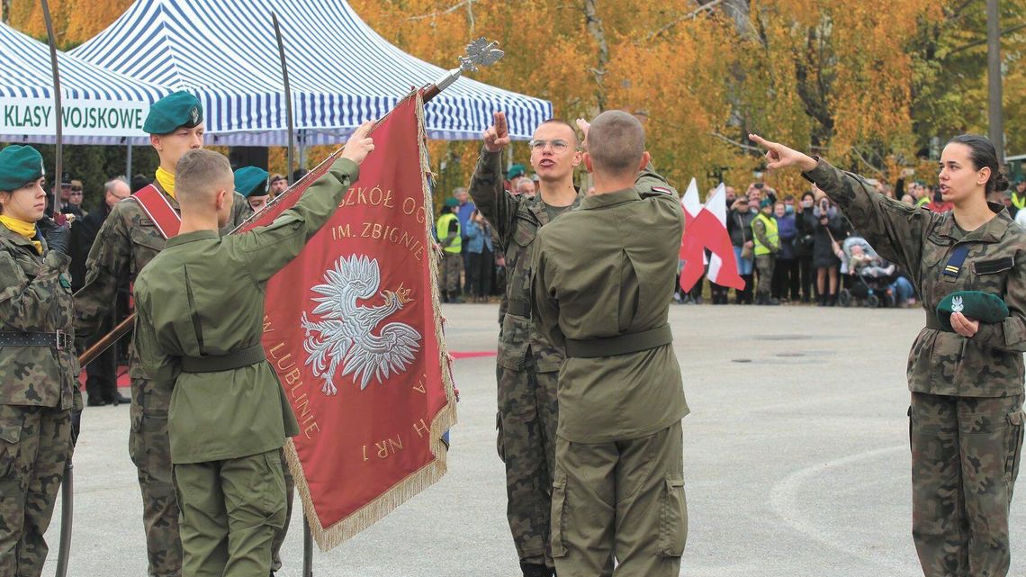Ślubujemy! To był ważny dzień dla uczniów klas mundurowych XIV LO w Lublinie