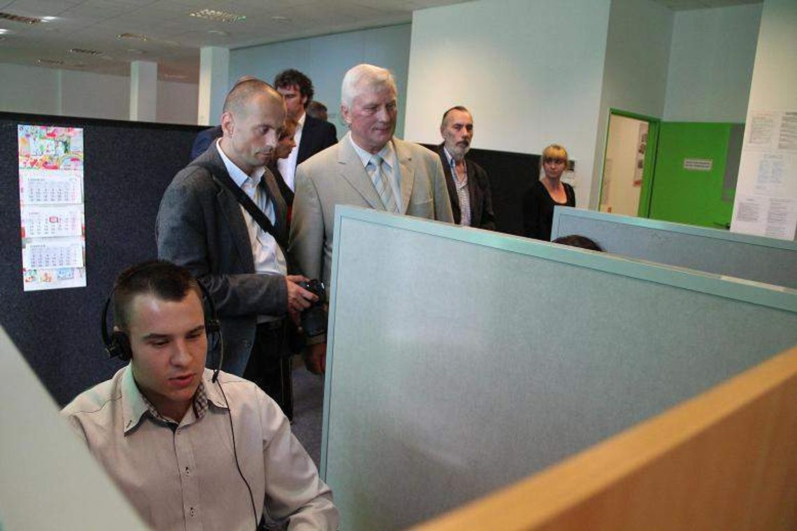 Słuchawki wyciągnęły ich z bezrobocia