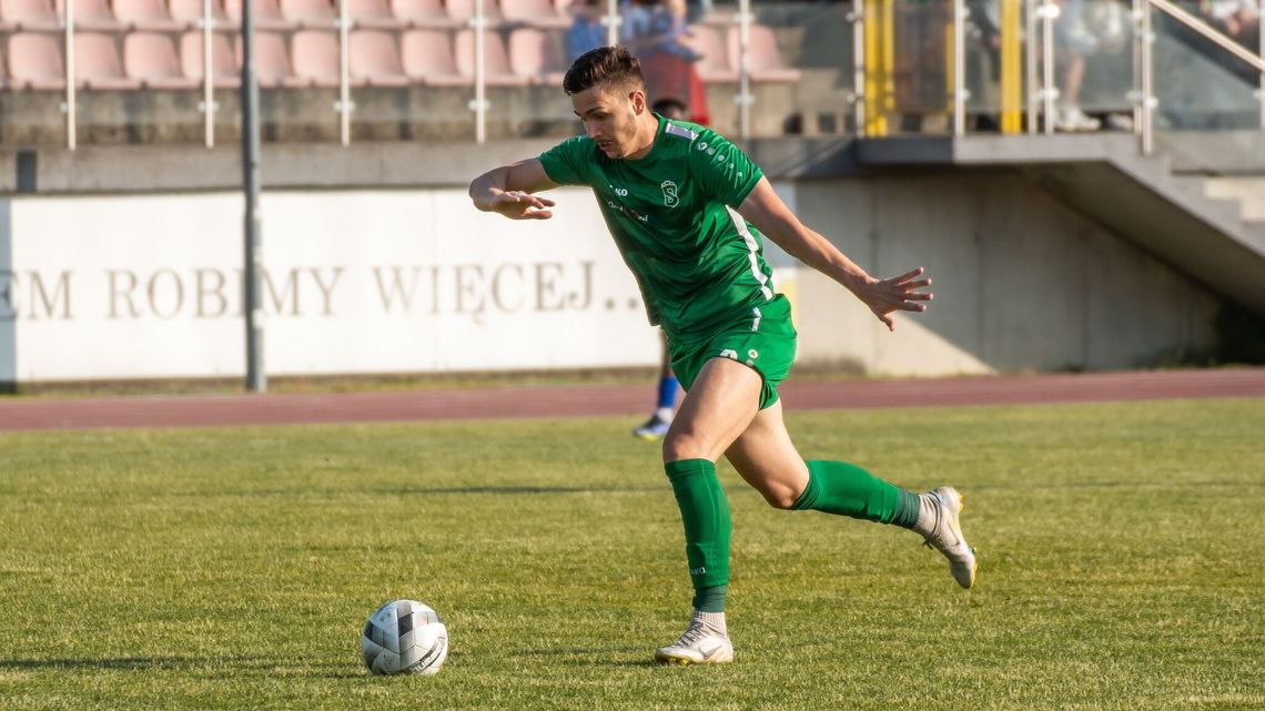 Słupki, poprzeczki, jeden gol i trzy punkty dla Świdniczanki w meczu ze Starem Starachowice [zdjęcia]