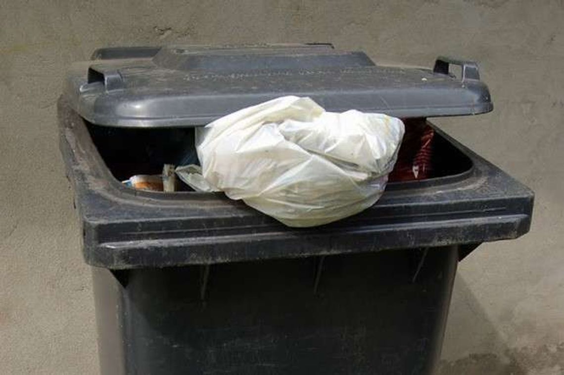 Śmieci przywózł do Świdnika i zostawił na ulicy. Wpadł przez zdjęcie