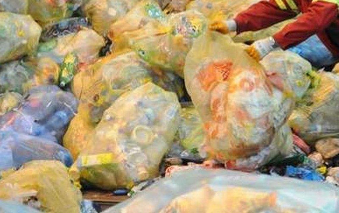 Śmieciowy absurd. Masz zły worek? Dostaniesz surową karę Śmieciowy absurd. Masz zły worek? Dostaniesz surową karę