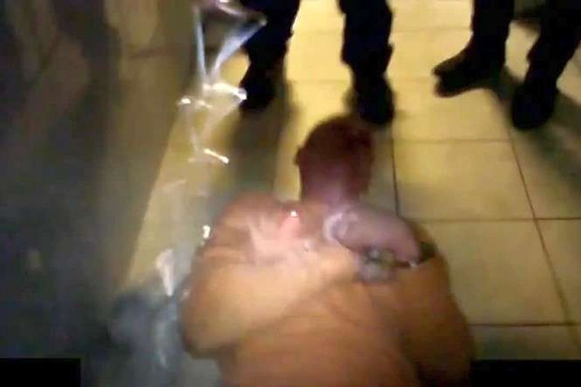 Śmierć na komisariacie. Jak zginął 25-letni Igor? (wideo)